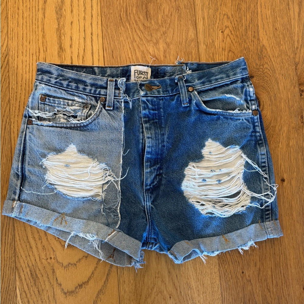 Half Wrangler Half Levi’s distressed short